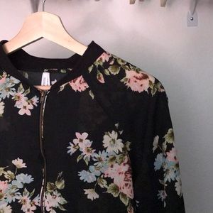 Black flower jacket w/ zipper